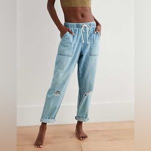 Aerie lose fitting jeans with rips